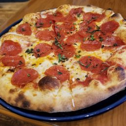 IL Vicino Wood Oven Pizza signature dishes Margherita PizzaAngeli Pizza (Chicken, Pesto, Sun-Dried Tomatoes)Motorino CalzoneLasagna
